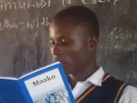 Omwana wa Siniya asoma oLugwere